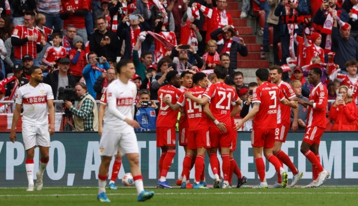 بايرن يفوز على شتوتجارت ويحسم لقب الدوري الألماني