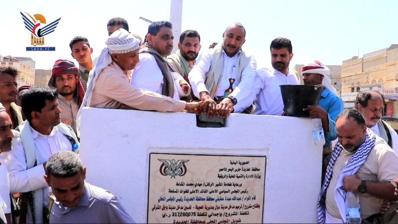 محافظ الحديدة يفتتح مشروعي ترميم مدخل مدينة عبال والشارع العام في باجل