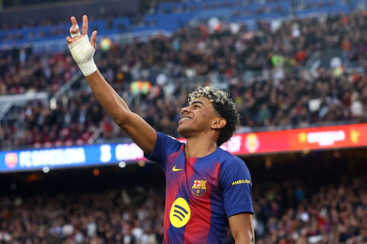 لامين يامال يقود برشلونة للفوز على فياريال في الدوري الإسباني