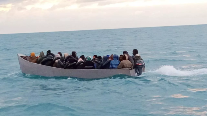 وفاة 40 شخصا في غرق مركب مهاجرين غير شرعيين في تونس