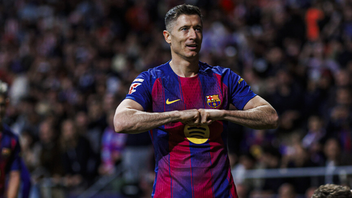 ليفاندوفسكي يعلن رحيله عن برشلونة نهاية الموسم