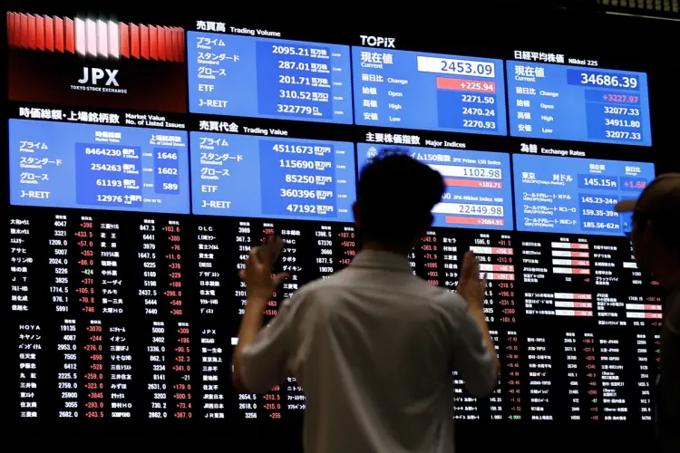 الأسهم اليابانية تتراجع بعد بيانات أمريكية ضعيفة وصعود الين