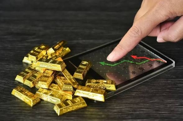 الذهب يرتفع وسط بيانات وظائف ضعيفة وتراجع النفط