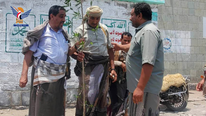 محافظ الحديدة يدشن المرحلة الثانية من مشروع الحزام الأخضر للمدينة