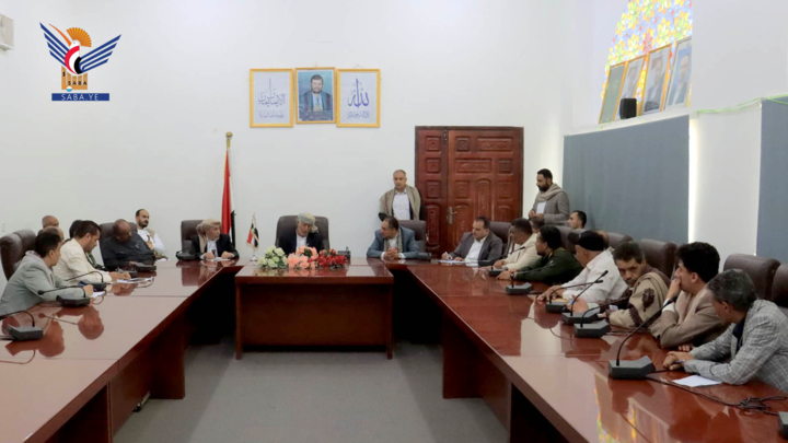 مناقشة خطة تنفيذ مشاريع صيانة الطرق بمدينة إب