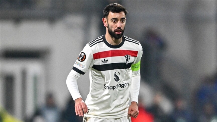 البرتغالي فيرنانديز يفوز بجائزة أفضل لاعب بالدوري الإنجليزي الممتاز