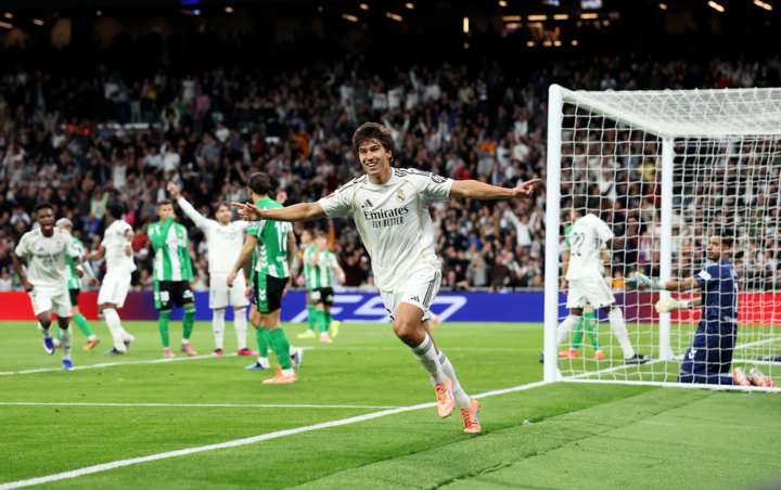 ريال مدريد يتغلب على بيتيس في الدوري الإسباني لكرة القدم
