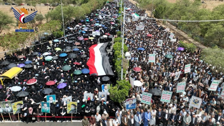 جامعة صنعاء تستأنف خروجها الأسبوعي بمسيرة طلابية نصرة للشعب الفلسطيني