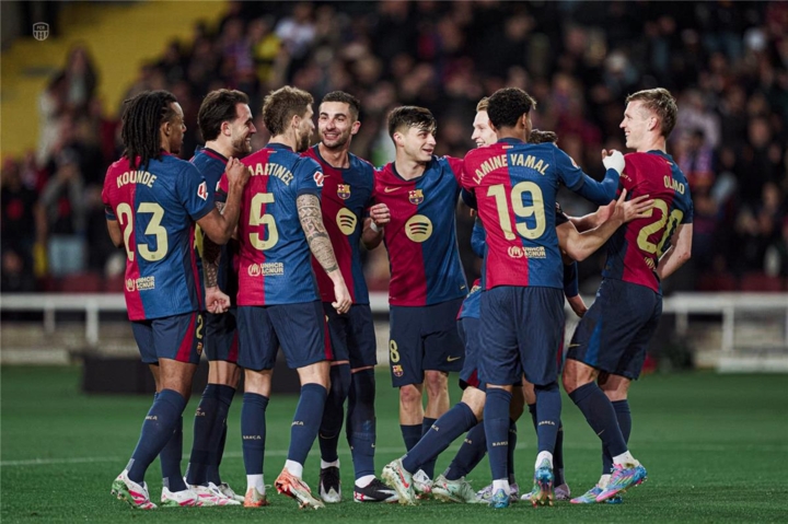برشلونة يهزم أوساسونا ويواصل تصدر الدوري الإسباني