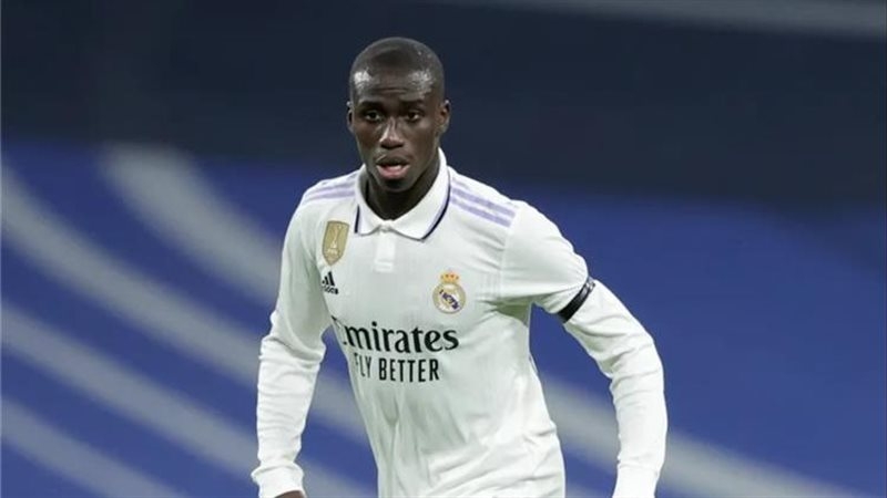 ريال مدريد يعلن غياب مدافعه ميندي عن مباراة أتلانتا بسبب الإصابة