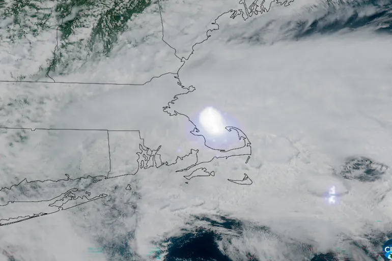 نيزك بقوة 300 طن من المتفجرات يهز ولاية ماساتشوستس الأمريكية