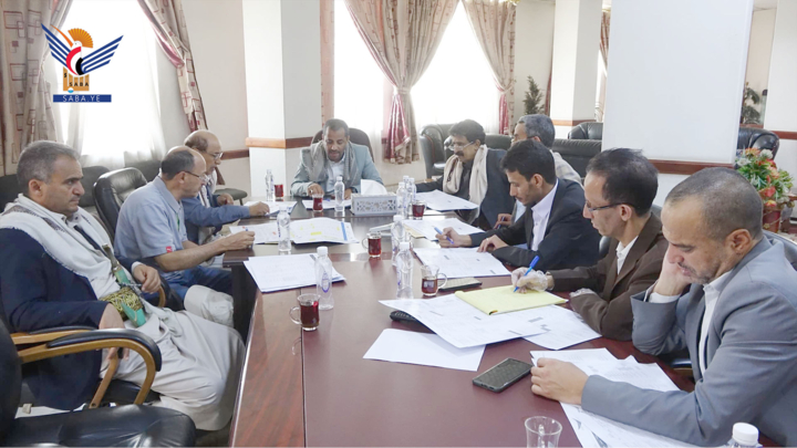 فريق التخطيط بوزارة النفط يناقش المشاريع المضافة إلى خطة العام 1448هـ