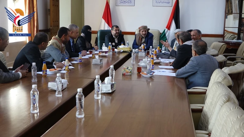 اجتماع بصنعاء يناقش آلية استلام وثائق المجلس الاقتصادي الأعلى بوزارة النفط 