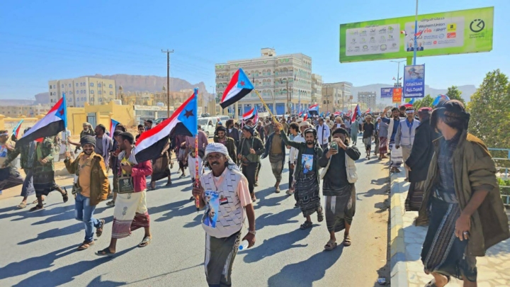 كفة الإمارات ترجح في الجنوب
