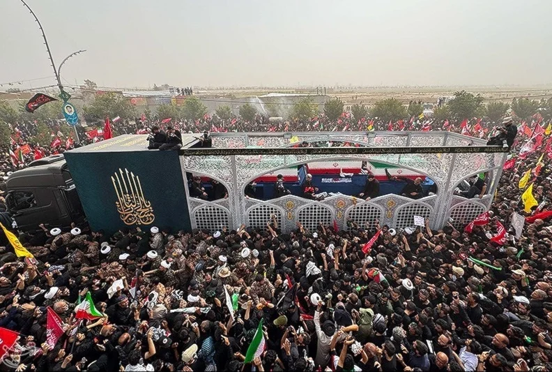 في تشييع تاريخي ملايين الإيرانيين يودعون القائد الأممي الشهيد علي خامنئي
