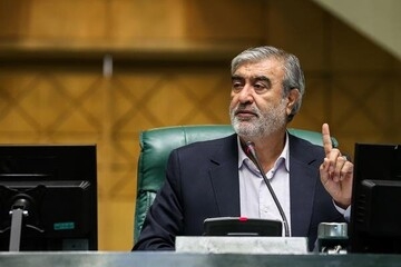 عزيزي يحث الجنود الأمريكيين على عدم إضاعة ثانية واحدة في محاولة الفرار