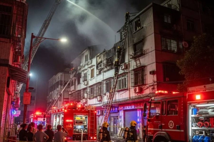 مصرع 12 شخصا جراء حريق بمبنى سكني في جنوب الصين