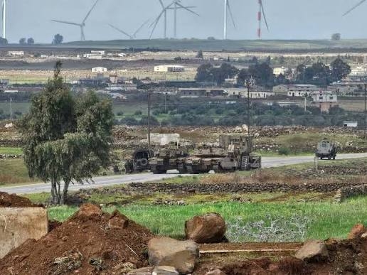 سوريا.. قوات العدو الإسرائيلي تقتحم الرفيد بريف القنيطرة وتفتش عددا من المنازل