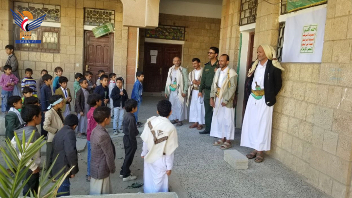 مسئول التعبئة في حجة يطلع على الأنشطة الصيفية بمدرسة الإمام علي بكحلان عفار 