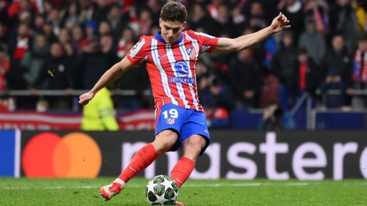 ريال مدريد يعرض 150 مليون يورو لضم الأرجنتيني خوليان ألفاريز