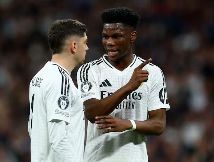 ريال مدريد يغرّم بالبيردي وتشواميني 500 ألف يورو بعد مشاجرة في غرفة الملابس