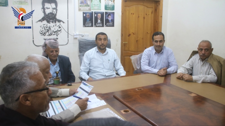 مناقشة جهود صيانة وتأهيل عدد من الطرق في الضالع