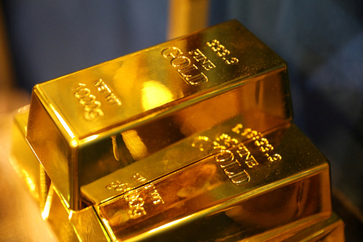 ارتفاع أسعار الذهب بفضل تراجع الدولار وسط آمال بخفض الفائدة الأمريكية