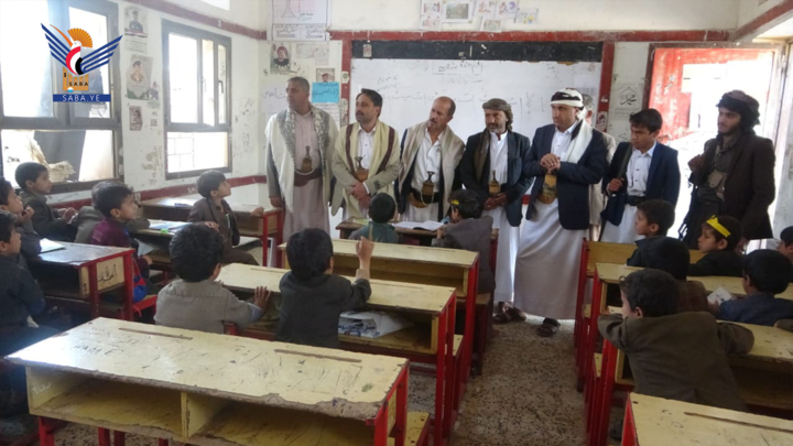 أمين محلي محافظة صنعاء يتفّقد أنشطة الدورات الصيفية بمديرية بني حشيش