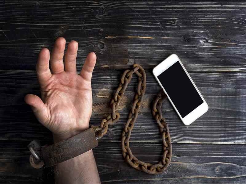 دراسة: التخلي عن هاتفك لمدة ثلاثة أيام فقط قد يعيد تشكيل نشاط دماغك