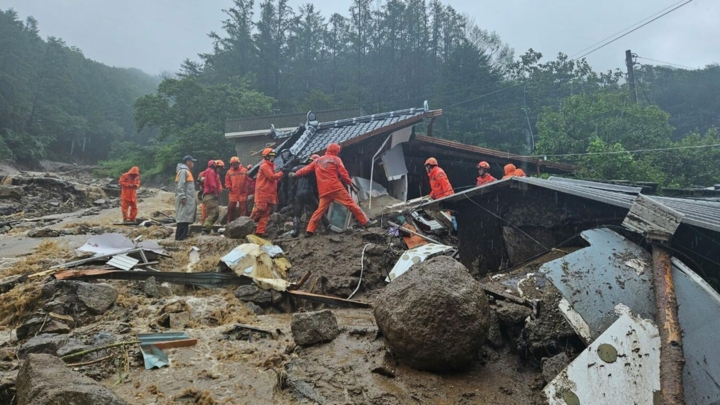 ارتفاع حصيلة الضحايا جراء الأمطار الغزيرة في كوريا الجنوبية إلى 14 شخصا