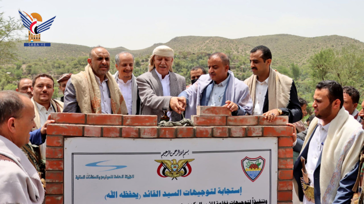 وزير الزراعة ومحافظ إب يدشنان مشاريع بحيرات لحصاد مياه الأمطار في مديريتي حبيش والمخادر