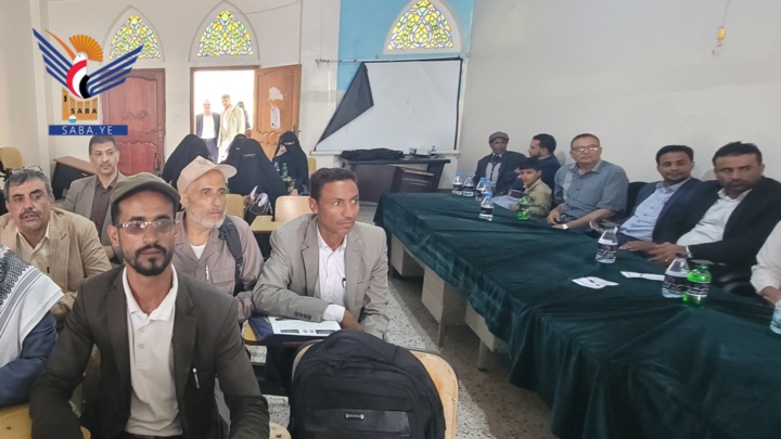 مناقشة مشروع تخرج لتطوير نظام ويب متكامل بدعم التحول الرقمي في جامعة حجة 