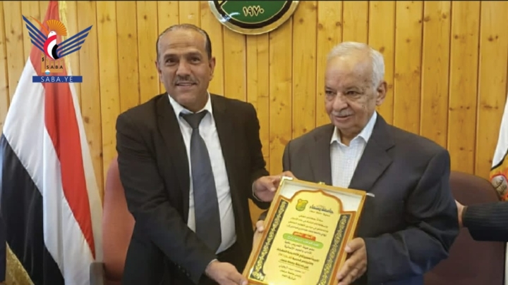 جامعة صنعاء تكرّم عضو هيئة التدريس بكلية الآداب الدكتور عبد الوهاب راوح 