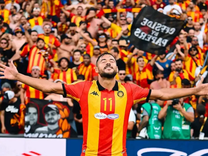 الترجي التونسي يعلن رفع الفيفا لعقوبته على لاعبه الجزائري يوسف البلايلي