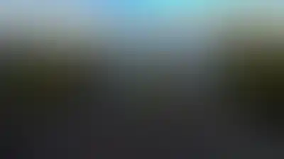 والاس: الحكومة الفرنسية تخفّض الإنفاق الاجتماعي وتوفّر الأموال للتسلّح والحروب