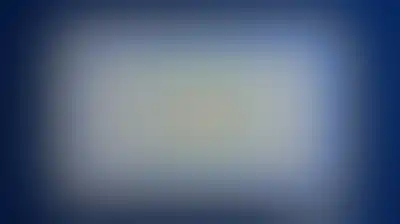 الإعلام الحربي ينشر مشاهد جديدة لاستهداف تجمعات وآليات العدو السعودي بطائرة رجوم