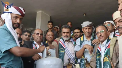 توزيع أسطوانات غاز منزلي للأسر الأشد فقراً في محافظة البيضاء 
