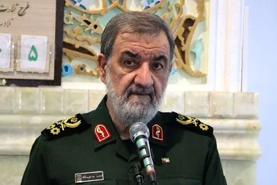 اللواء رضائي لقائد الثورة: أبناؤك سيصونون أمن إيران ورفعتها 