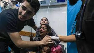 استشهاد فلسطيني وإصابة آخرين بينهم طفل إثر قصف العدو الإسرائيلي دراجة نارية بمدينة غزة