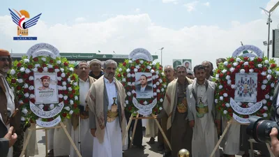  المداني ومنتسبو وزارته يزورون أضرحة الشهداء القادة