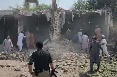 مقتل 21 شخص وإصابة 78 في انفجار بمسجد للشرطة شمال غربي باكستان