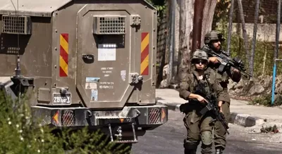 العدو الإسرائيلي يعتقل 22 فلسطينيا بينهم صحفي ووالدة وشقيقة أسير من الضفة