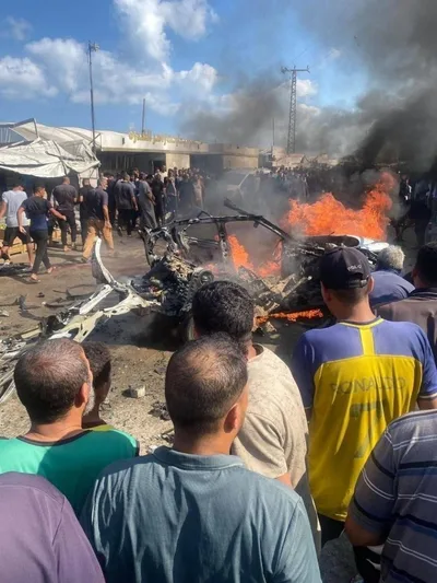 استُشهد 4 مواطنين فلسطينيين، يوم الأربعاء، وأصيب آخرون، جراء القصف وإطلاق النار الإسرائيلي في مناطق متفرقة من قطاع غزة.