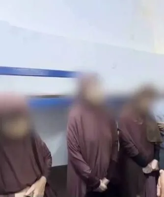 المجرم بن غفير يقتحم زنازين أسيرات ساخراَ: أنا سعيد بظروف اعتقالكن القاسية