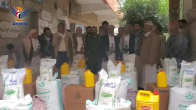 محافظ المحويت يفتتح معرض صور الشهداء ويدشن توزيع السلال الغذائية في شبام كوكبان