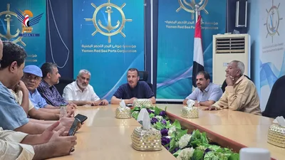 مناقشة التعاون بين مصلحة الضرائب والجمارك وموانئ البحر الأحمر اليمنية