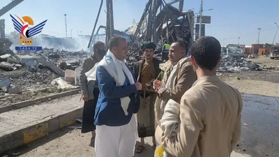 القائم بأعمال وزير الاقتصاد يطلع على أضرار المصانع جراء العدوان السعودي
