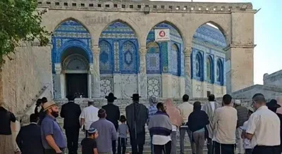 مستوطنون يؤدون طقوسا تلمودية في باحات الأقصى