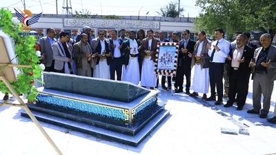 قيادة وكوادر وزارة التربية والتعليم والبحث العلمي تزور أضرحة الشهداء