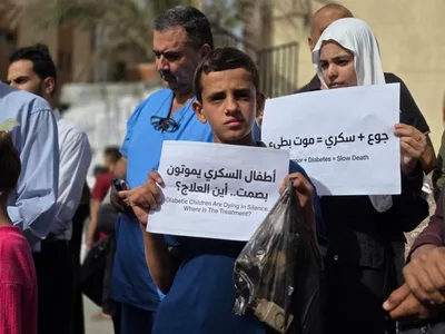 أقلام الإنسولين تنفد.. أطفال غزة يصارعون المرض والنزوح من أجل البقا